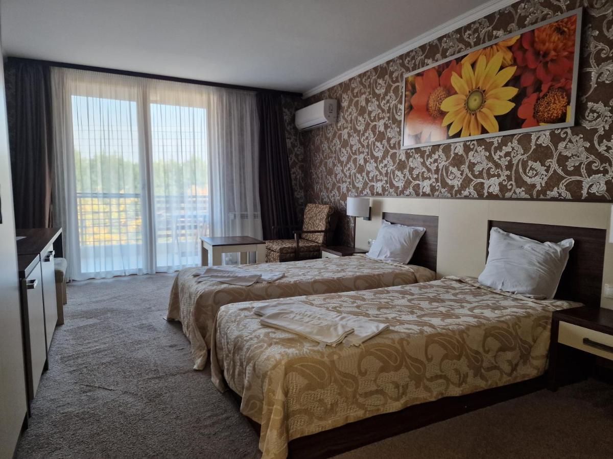 Hotel Alisa Pavel Banya Bagian luar foto