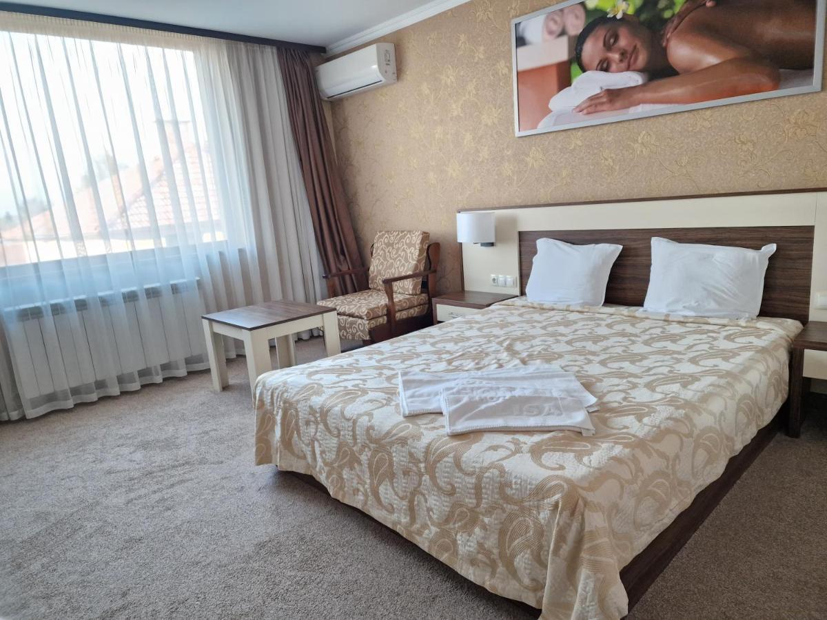 Hotel Alisa Pavel Banya Bagian luar foto