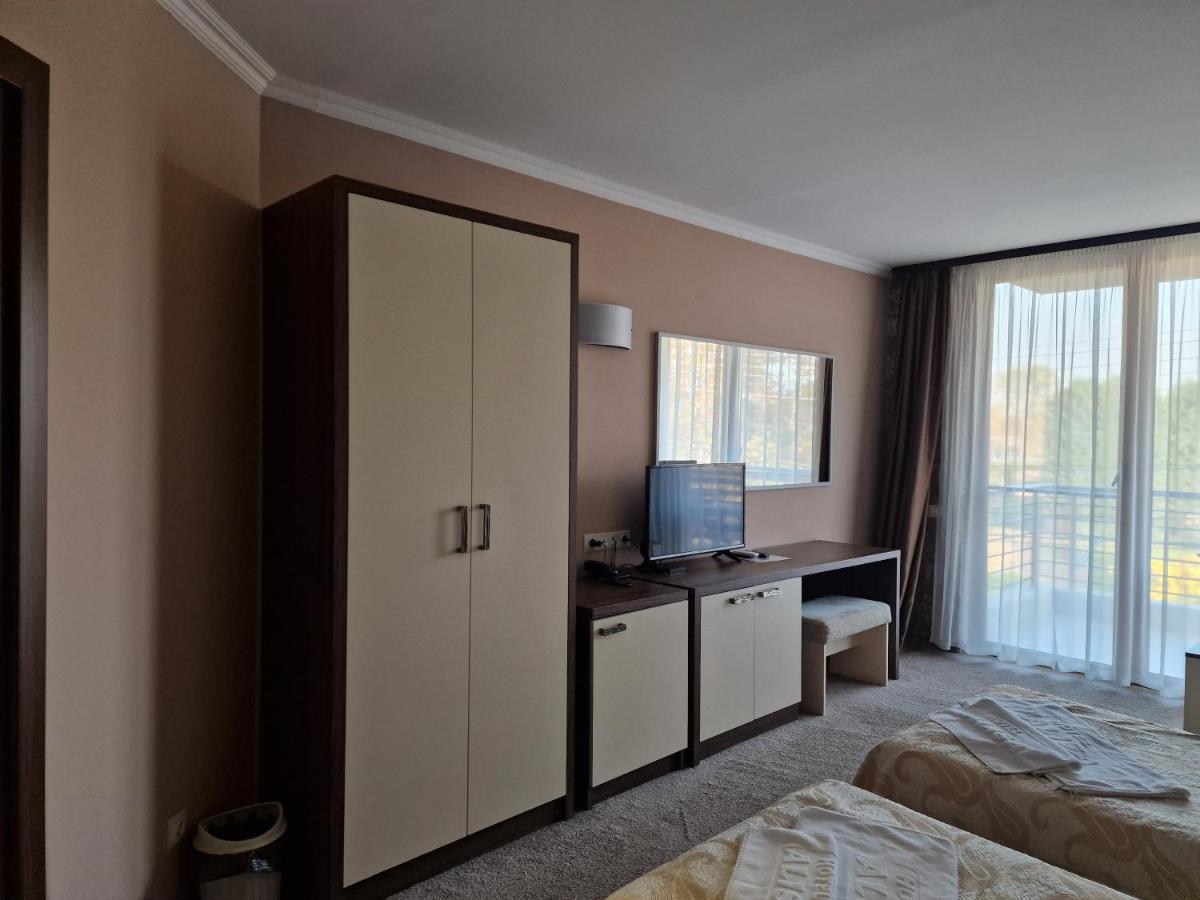 Hotel Alisa Pavel Banya Bagian luar foto