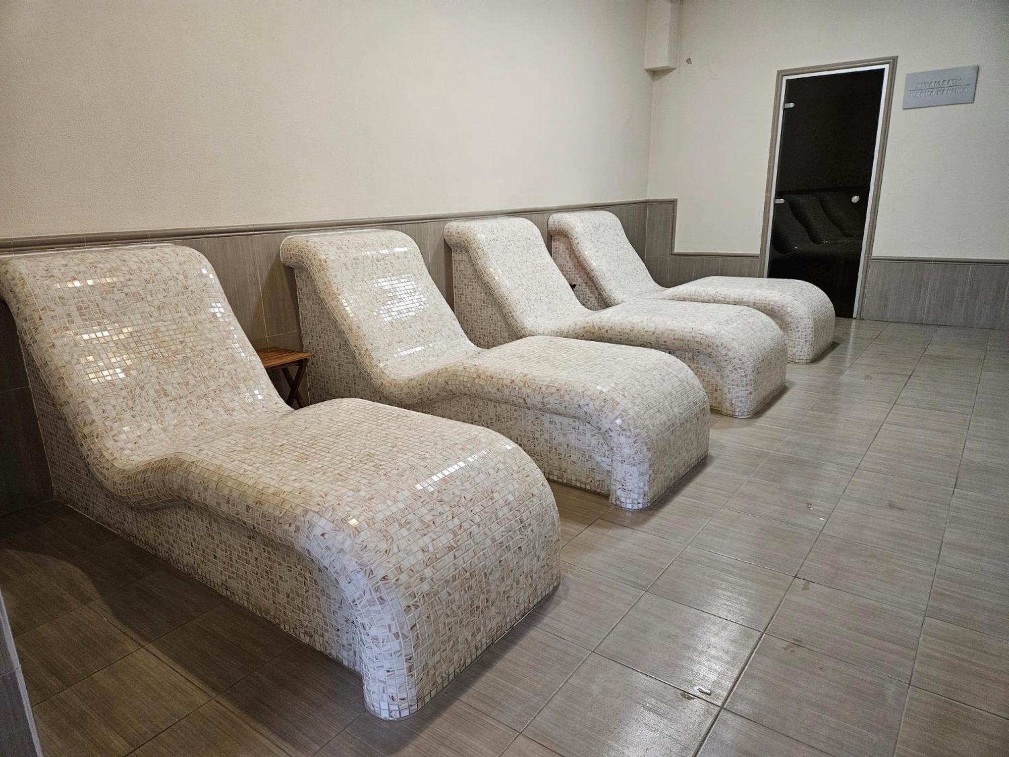 Hotel Alisa Pavel Banya Bagian luar foto