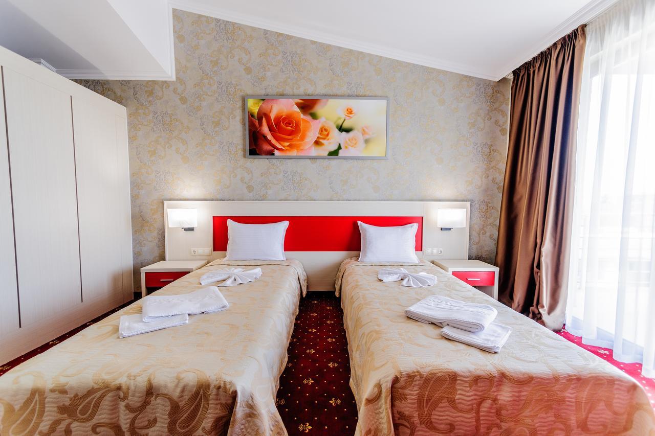 Hotel Alisa Pavel Banya Bagian luar foto
