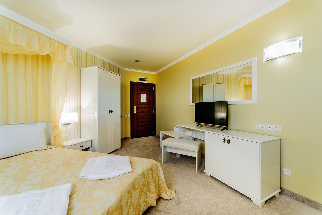Hotel Alisa Pavel Banya Bagian luar foto