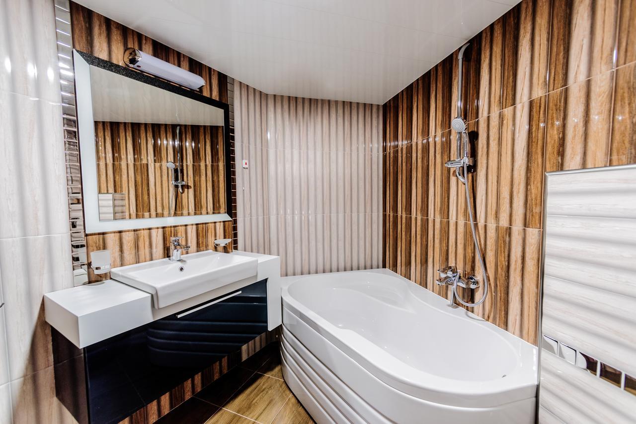 Hotel Alisa Pavel Banya Bagian luar foto