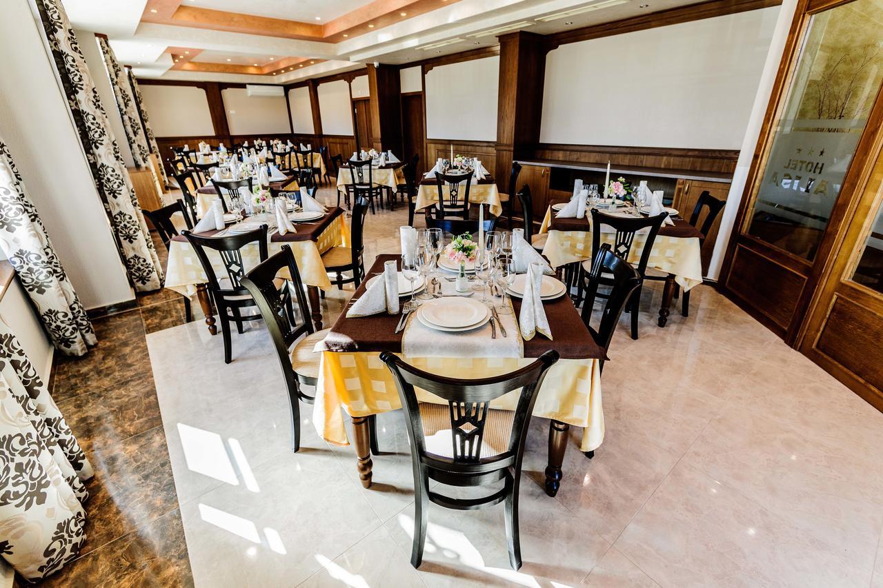 Hotel Alisa Pavel Banya Bagian luar foto
