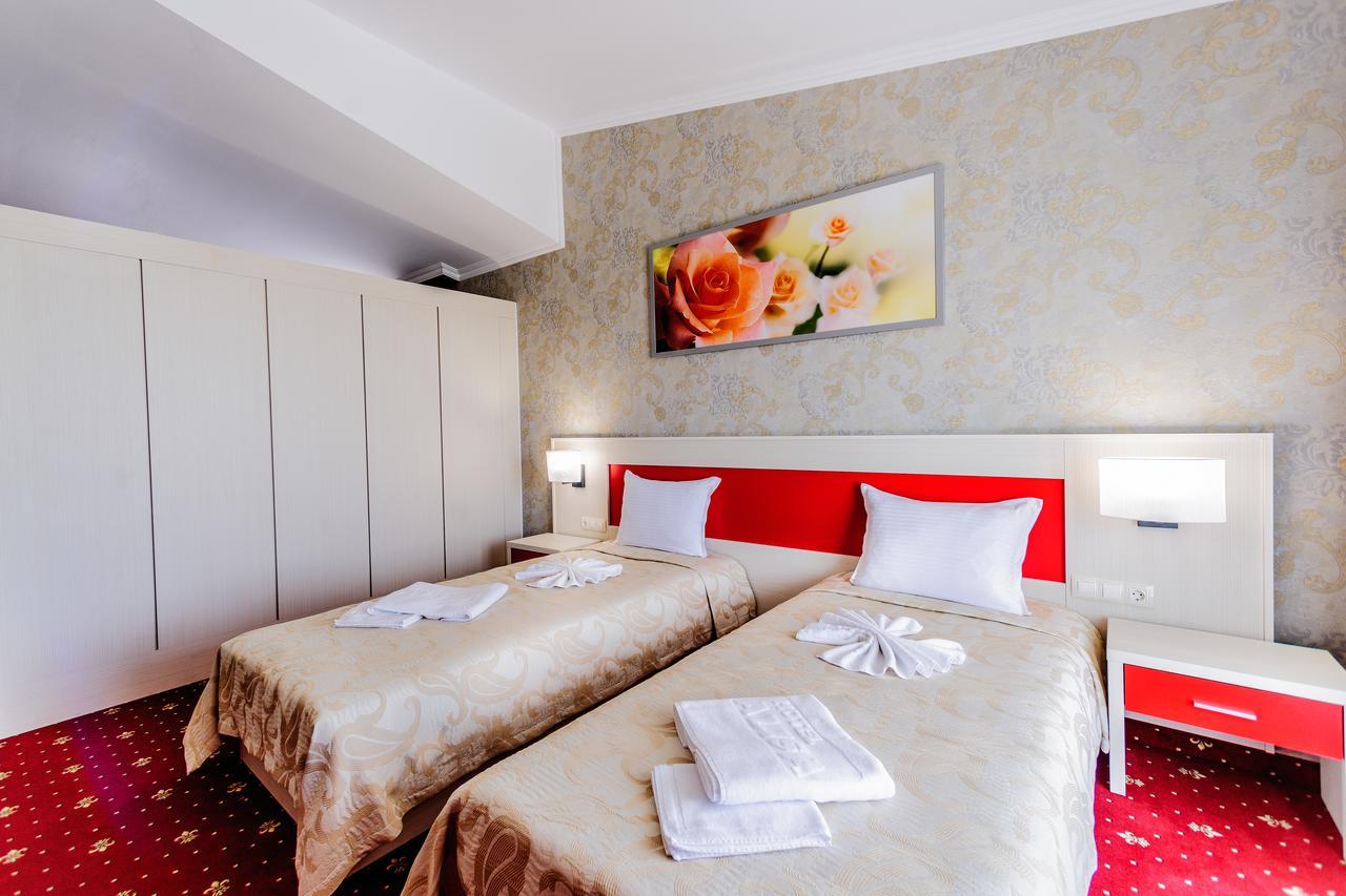 Hotel Alisa Pavel Banya Bagian luar foto
